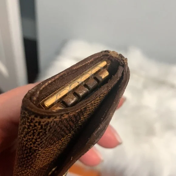 1999 authentic Louis Vuitton 4-ring key holder